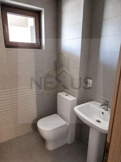 Apartament cu 3 camere semidecomandat, mobilat în Metalurgiei