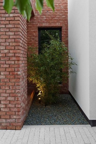 Casă Parter cu Design Minimalist și Piscină - 13