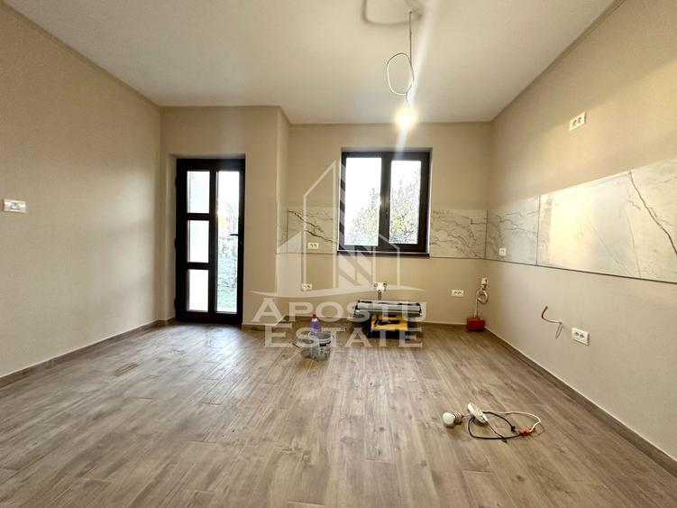 Casa de vanzare cu 530 mp teren in localitatea Utvin - 2