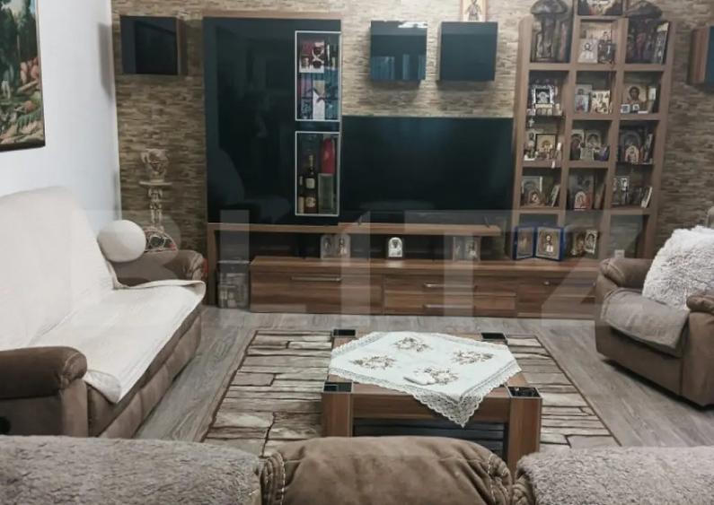 Casa individuala cu 5 camere, 240 mp, 12,8 ari teren, zona - 8