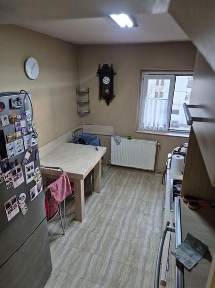 Inchiriez apartament 3 camere zona Lipovei - 1