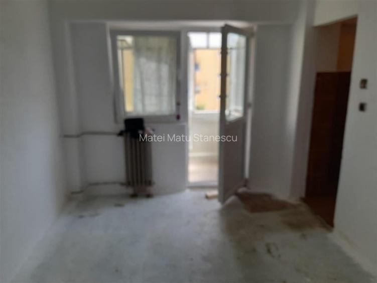Garsoniera cu Balcon Bloc Izolat Garsoniera cu Balcon Bloc Izolat