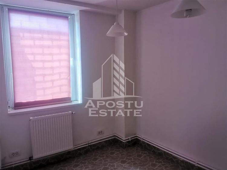 Casa in zona Printul Turcesc ,pretabil și pentru spatiu comercial . - 4