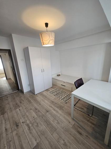 Proprietar vand ap.3 camere Bd.Decebal - 6
