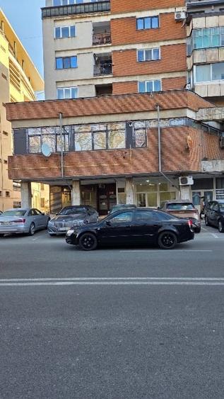 Inchiriez spatiu comercial,40 mp,Rm.Valcea,central,str.G-ral Magheru,langa BCR - 8