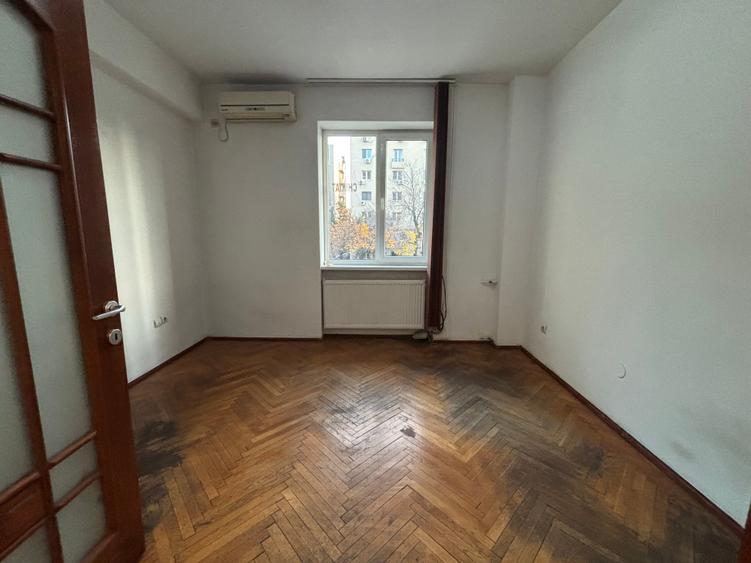 Apartament cu 2 camere decomandat în P-ța Victoriei