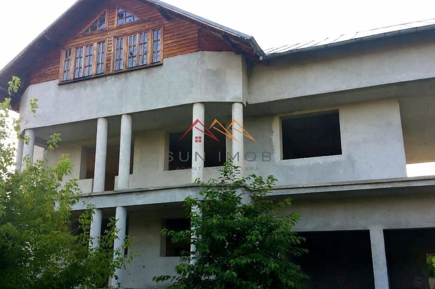 Vila D+P+E+M, teren 1950 mp, suprafata utila 621 mp, Campina, Prahova - 1