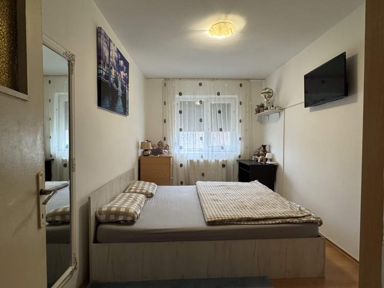 3 cam, bloc caramida, etaj 4 cu acoperis, str. Unirii - 1