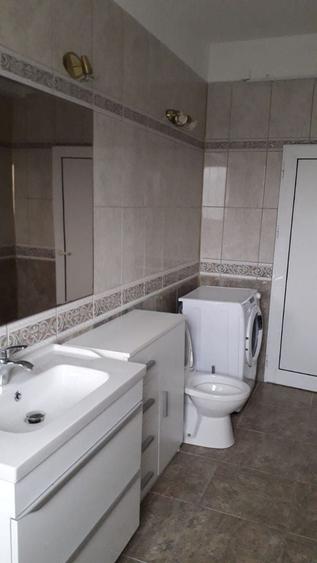 Apartament cu 3 camere decomandat în Siderurgiștilor