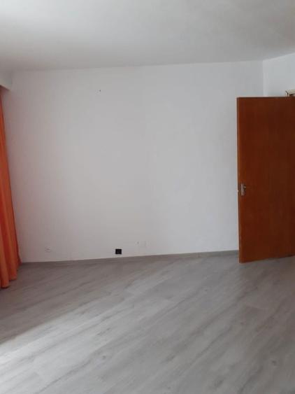 Inchiriez apartament nemobilat 2 camere Gavana 3 - 6