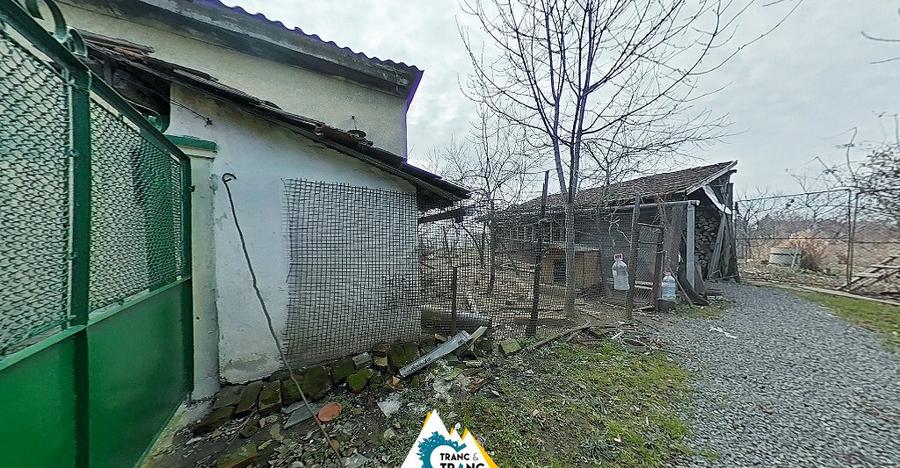 Casa traditionala cu 4 camere, in Cuvin - 12