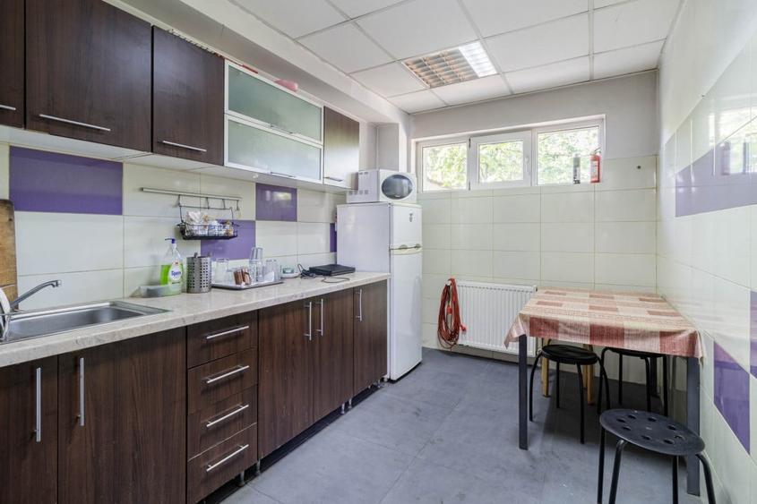 Cladire Moderna, Ideala pentru Locuinta sau Afacere, cu Terasa Panoramica - 21