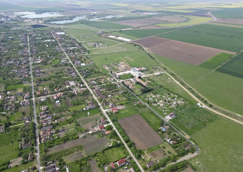 Teren Intravilan de 3,090 mp in Cuvin - 3