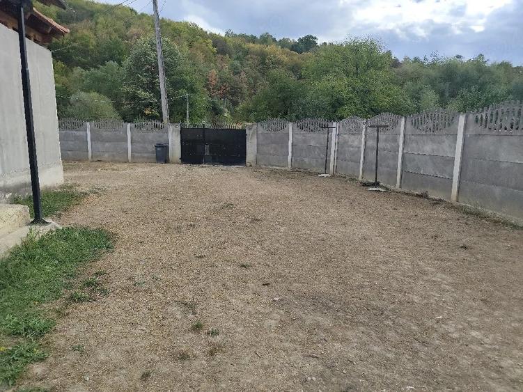 Casă cu 2 camere cu Teren 500 Mp în Central