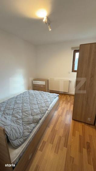Apartament cu 3 camere semidecomandat în Craiovița Nouă