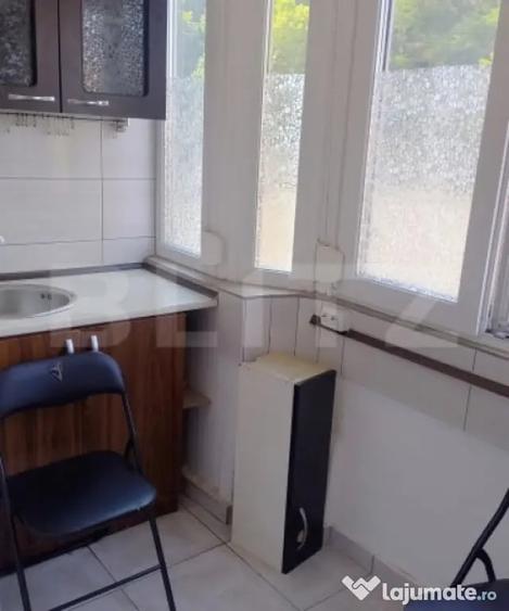 Apartament cu 4 camere semidecomandat în Central