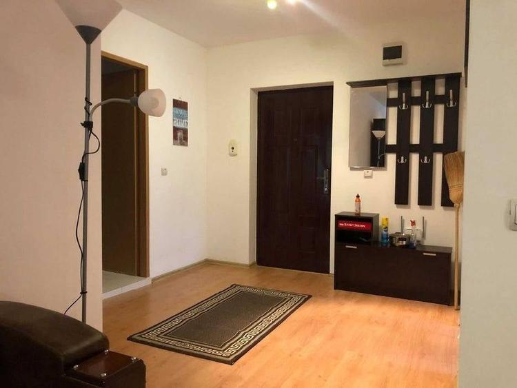 Apartament cu 3 camere decomandat în Bună Ziua