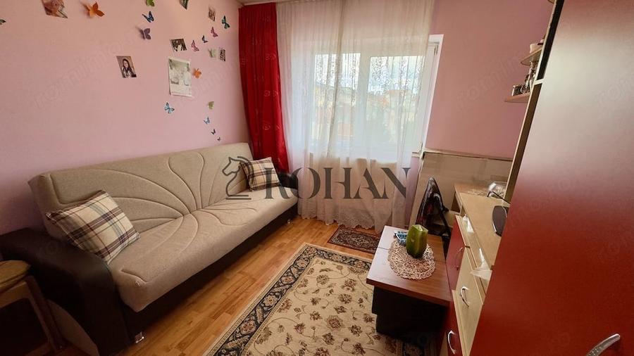 Apartament cu 3 camere decomandat în Cetate