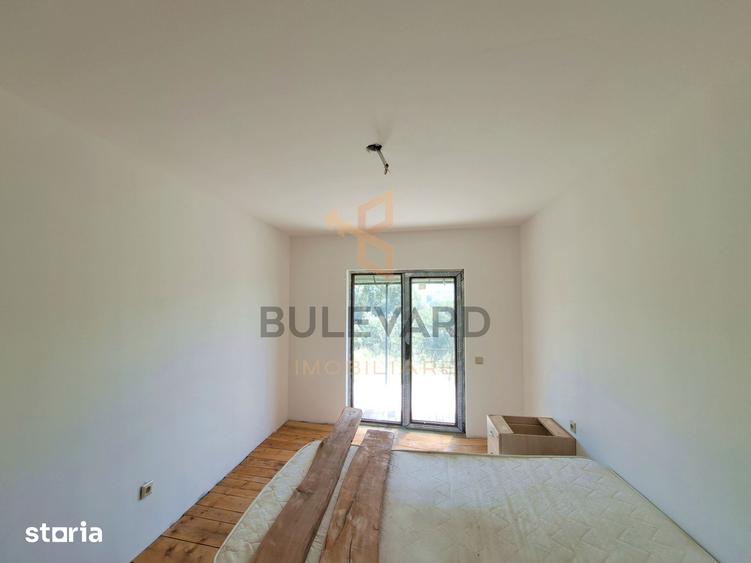 Casă cu 5 camere cu Teren 4700 Mp în Zimbor