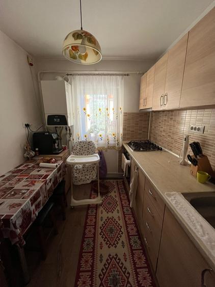 Apartament cu 2 camere decomandat, mobilat în Nicolina
