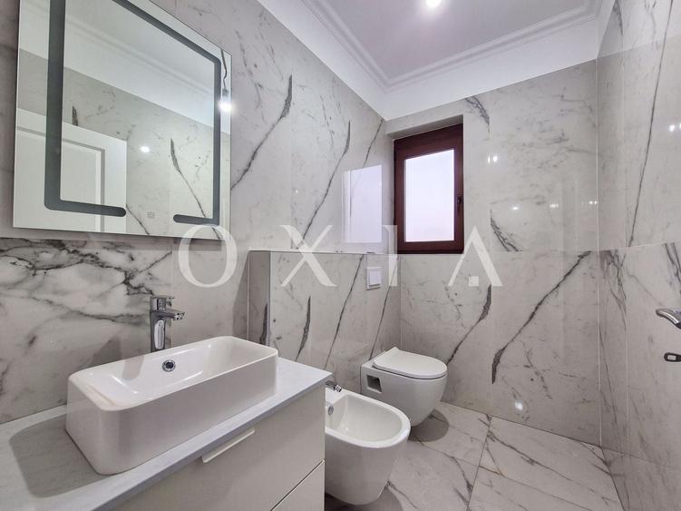 Duplex cu 5 camere cu Canalizare în Dumbrăvița