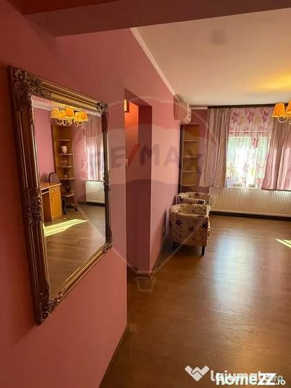Apartament cu 4 camere decomandat în Central