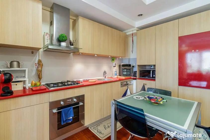 Apartament cu 3 camere semidecomandat în Ștefăneștii de Jos
