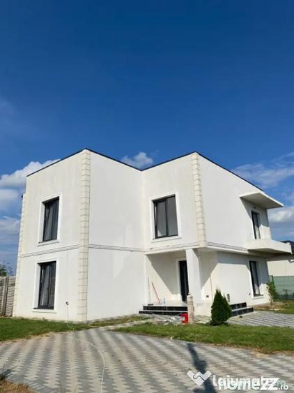Casă cu 7 camere cu Teren 412 Mp în Central