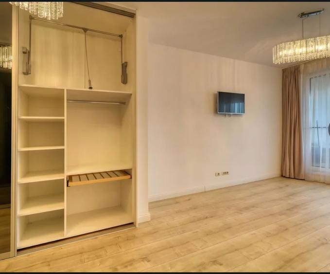 Apartament cu 3 camere decomandat în Sisești