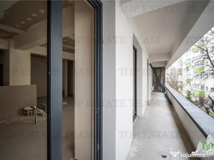 Apartament cu 4 camere semidecomandat în Iancului