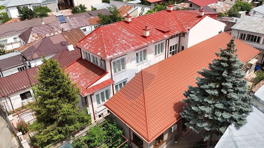 Casă cu 6 camere cu Teren 294 Mp în Gării