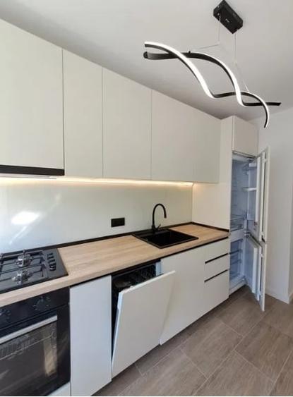 Apartament cu 3 camere semidecomandat în Obor