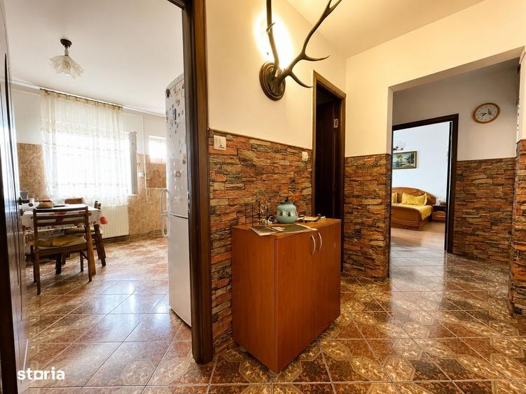 Apartament cu 3 camere decomandat în Noua