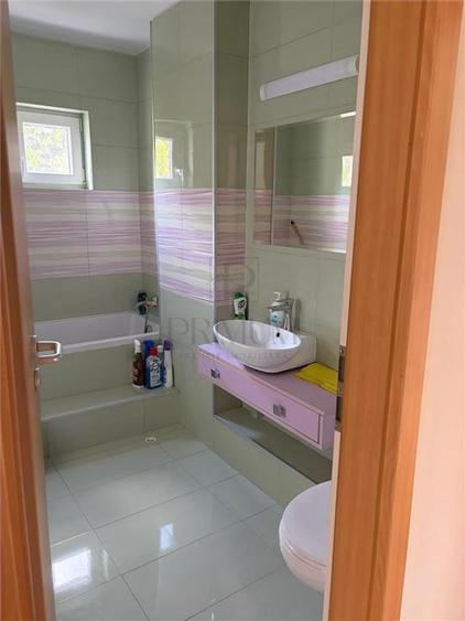 Apartament cu 3 camere semidecomandat în Complex Studențesc