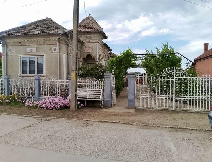 Casă cu 4 camere în Ciupercenii Vechi