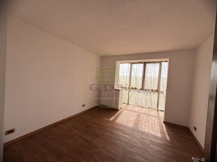 Apartament cu 2 camere decomandat în Calea București
