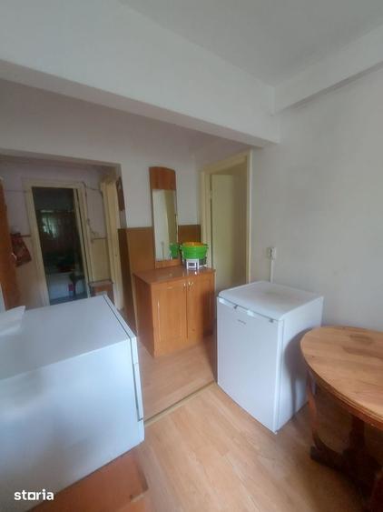 Apartament cu 3 camere decomandat în Aleea Trandafirilor
