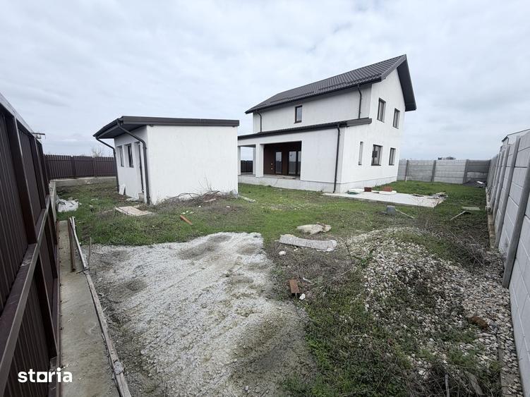 Casă cu 5 camere cu Teren 492 Mp în Glina