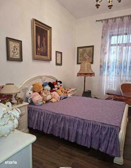 Casă cu 4 camere în Central