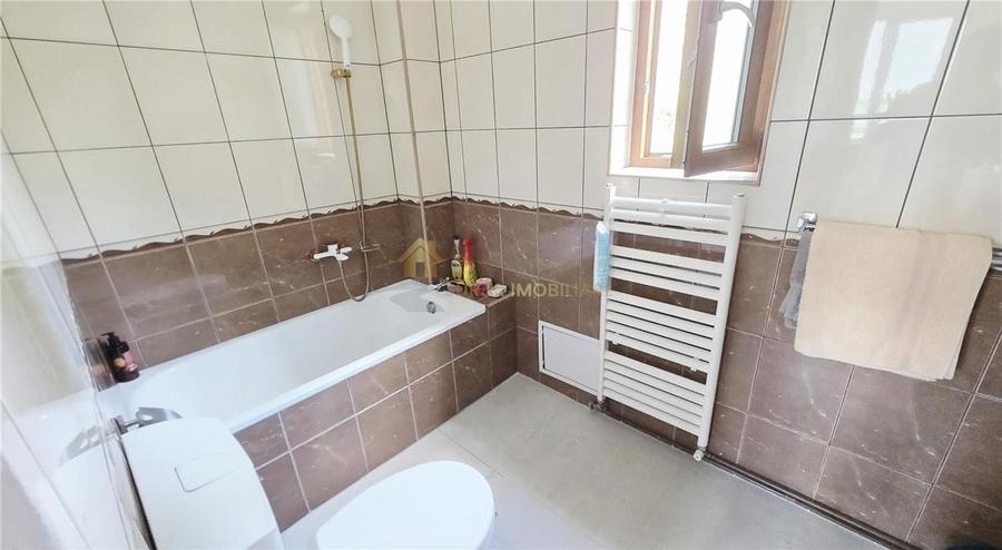 Apartament cu 3 camere semidecomandat, mobilat în Andrei Mureșanu