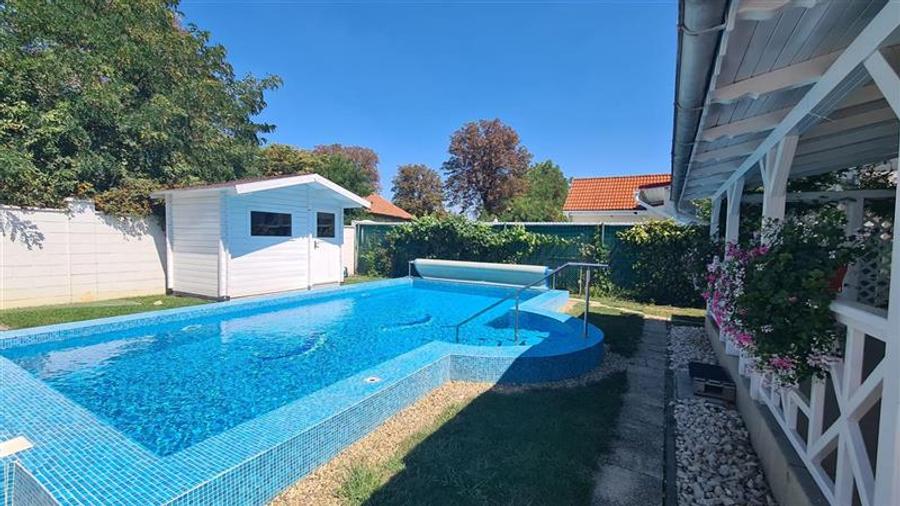 Casă individuală cu 4 camere cu Piscina în Fratelia