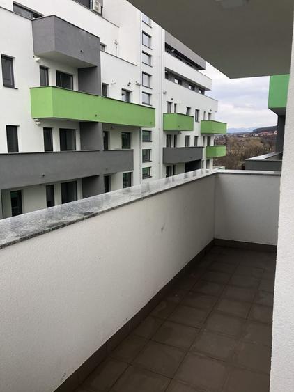 Apartament cu 2 camere semidecomandat în Calea Moldovei