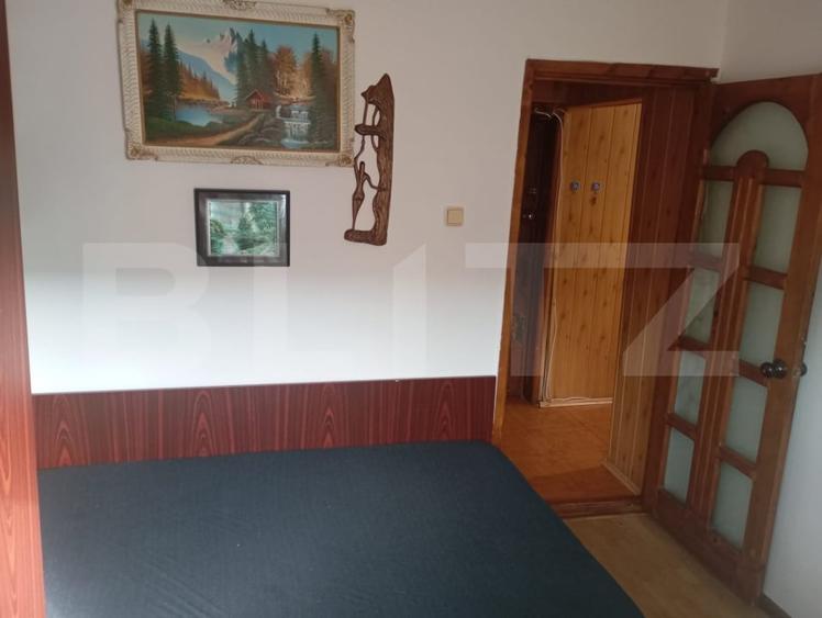 Apartament cu 3 camere semidecomandat, mobilat în Micro 11