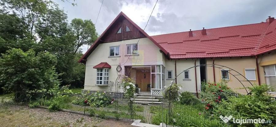 Casă cu 6 camere cu Teren 1000 Mp în Cornu