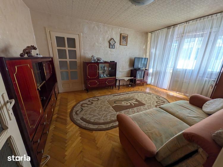Apartament cu 3 camere în Calea București