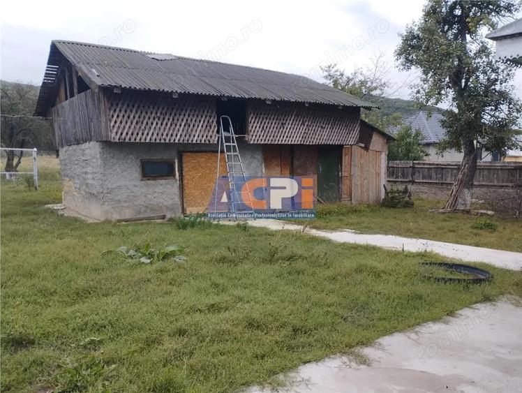 Casă cu 3 camere cu Teren 3886 Mp în Gârleni
