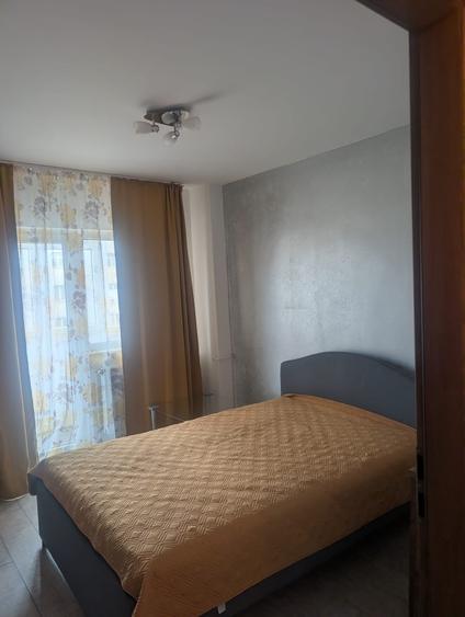 Apartament cu 3 camere semidecomandat în Sebastian