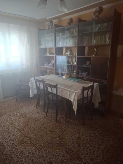 Apartament cu 4 camere semidecomandat în Central