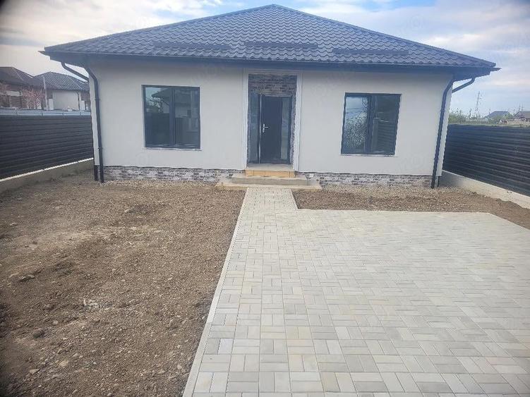 Casa de vanzare in com. Cordun jud. Neam?.Pentru mai multe detalii suna?i la nr. - 5