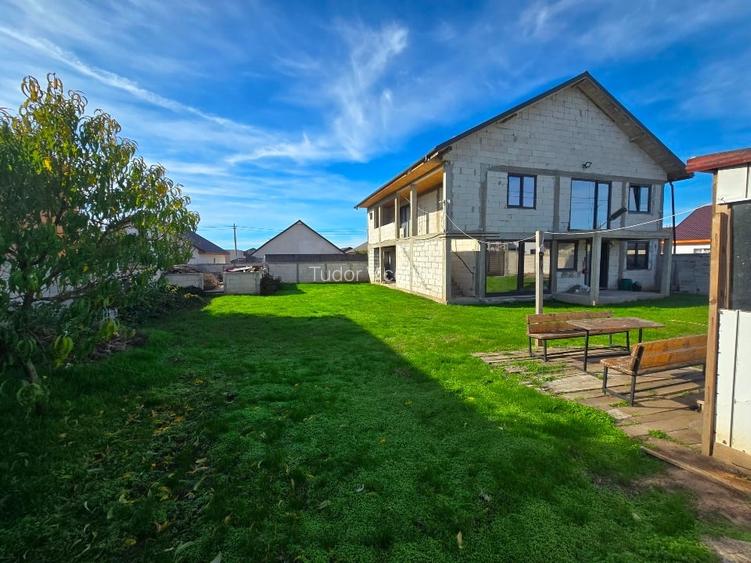 Casa f spatioasa 340mp + teren 600mp